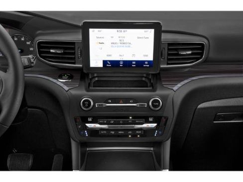 Used 2023 Ford Explorer Limited w/ Equipment Group 301A AWD/4WD image 10