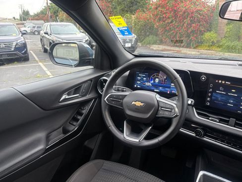 Used 2025 Chevrolet Equinox LT image 35