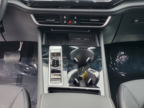 Used 2025 Volkswagen Atlas SE image 27