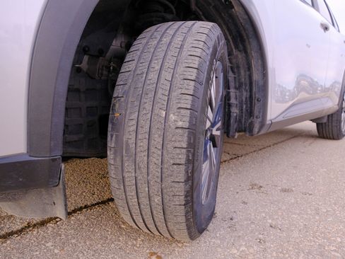 Used 2023 Nissan Rogue SV image 40