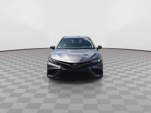 Used 2023 Toyota Camry SE FWD image 3