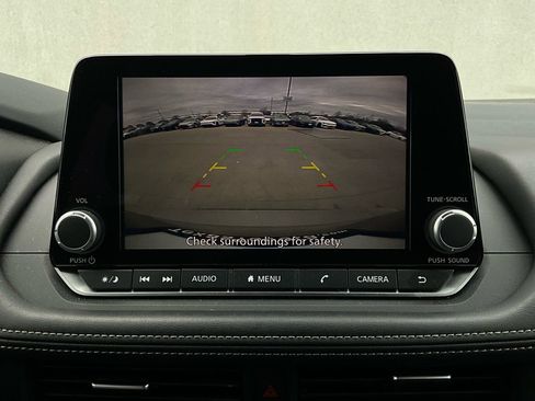 Used 2025 Nissan Rogue SV image 31