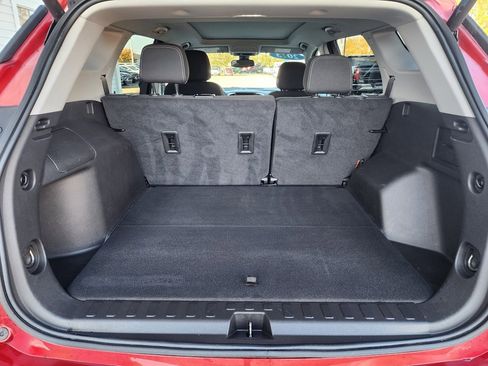 Used 2023 GMC Terrain SLE w/ Driver Convenience Package image 9