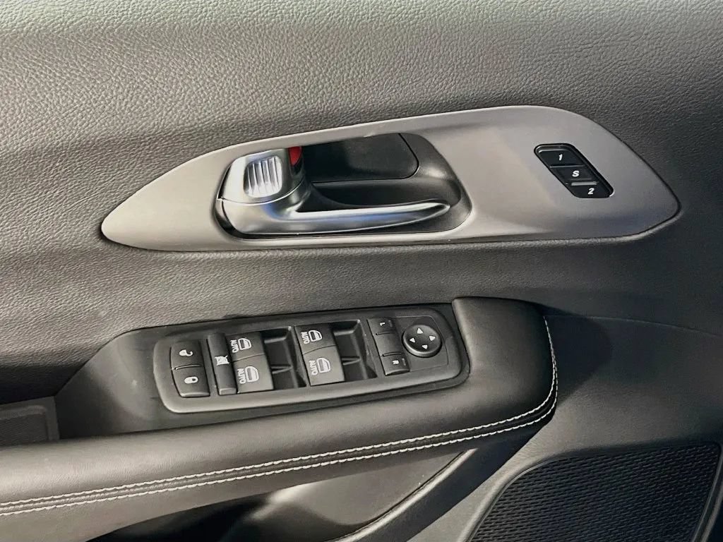 New 2027 Chrysler Pacifica Select FWD image 18