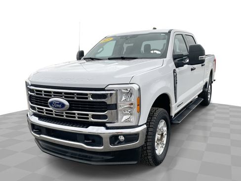 Used 2025 Ford F250 XLT image 1