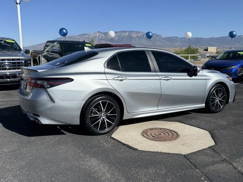 Used 2024 Toyota Camry SE image 5