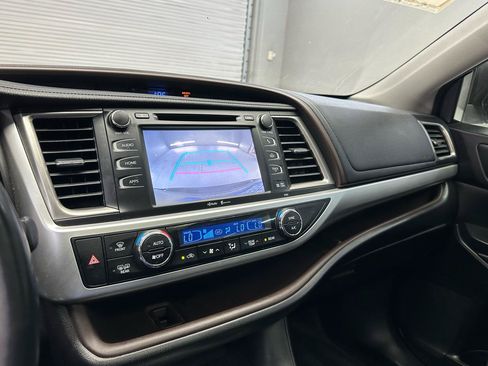 Used 2015 Toyota Highlander XLE FWD image 22