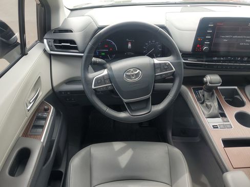 Used 2021 Toyota Sienna XLE AWD/4WD image 18