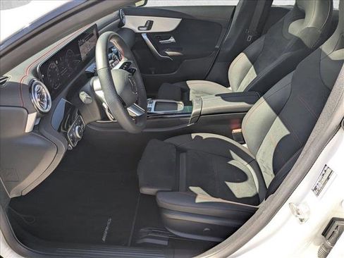 Used 2025 Mercedes-Benz CLA 250 image 17