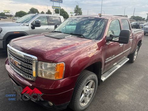 Used 2014 GMC Sierra 2500 Denali w/ Suspension Package, Off-Road AWD/4WD image 9