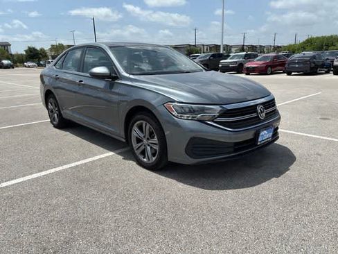 Used 2024 Volkswagen Jetta SE FWD image 7