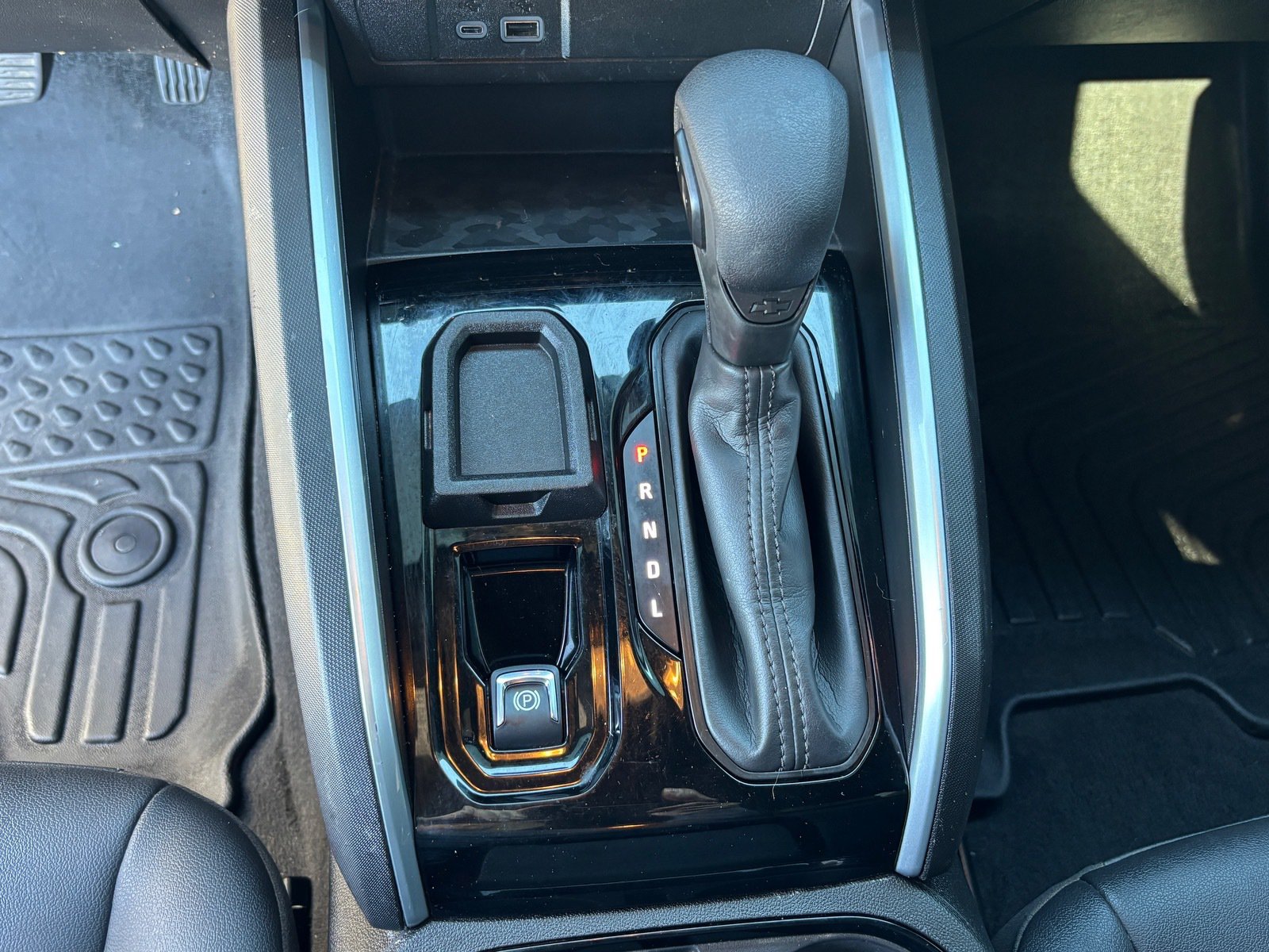 Used 2024 Chevrolet Colorado W/T w/ WT Convenience Package RWD image 15