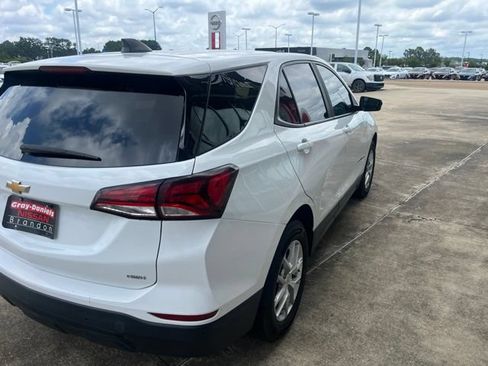 Used 2022 Chevrolet Equinox LS w/ LS Convenience Package AWD/4WD image 4