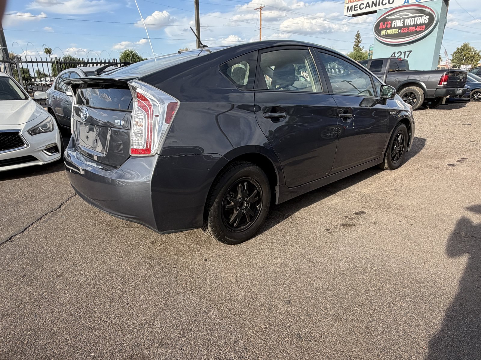 Used 2015 Toyota Prius Two FWD image 4
