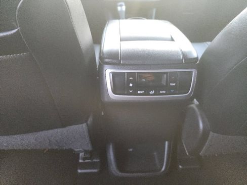 Used 2017 Toyota Highlander SE w/ Carpet Mat Package AWD/4WD image 18