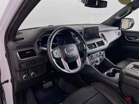 Used 2023 GMC Yukon SLT w/ SLT Premium Package image 38