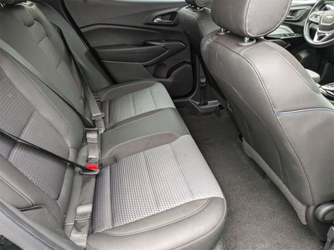 Used 2025 Chevrolet Trax LT w/ LT Convenience Package image 27