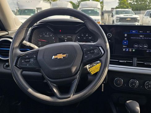 Used 2024 Chevrolet Trax LS w/ LS Convenience Package FWD image 13