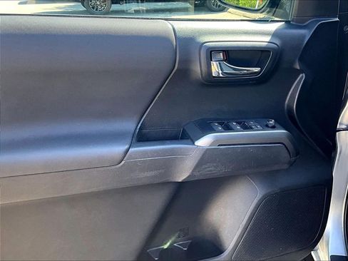 Used 2023 Toyota Tacoma TRD Sport w/ Technology Package AWD/4WD image 9