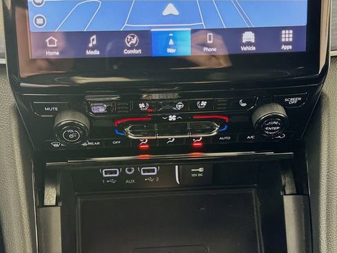 Used 2023 Jeep Grand Cherokee Limited w/ Luxury Tech Group II image 16