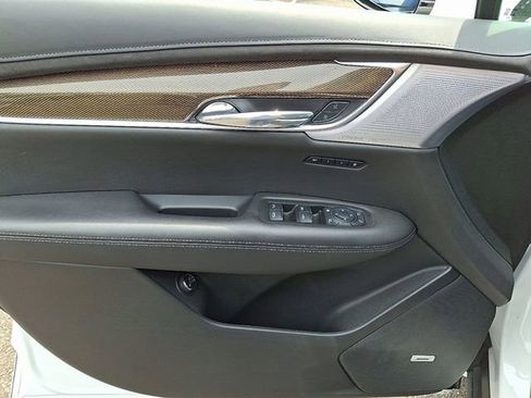 Used 2023 Cadillac XT6 Premium Luxury w/ Platinum Package image 17