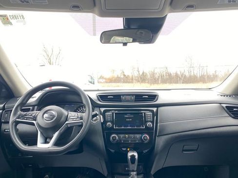 Used 2020 Nissan Rogue SV image 18