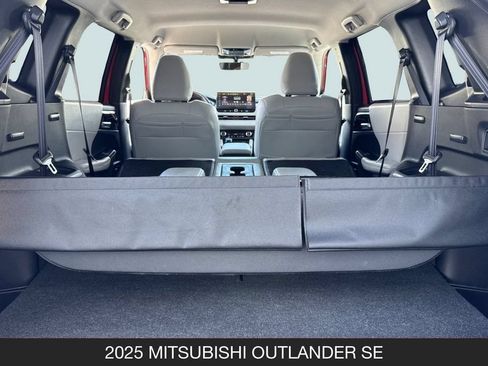 Used 2025 Mitsubishi Outlander SE FWD image 18