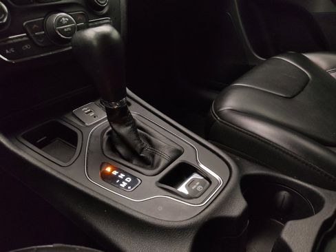 Used 2020 Jeep Cherokee Latitude Plus w/ Comfort/Convenience Group image 26