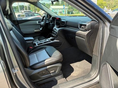 Used 2022 Ford Explorer XLT w/ Equipment Group 202A AWD/4WD image 37