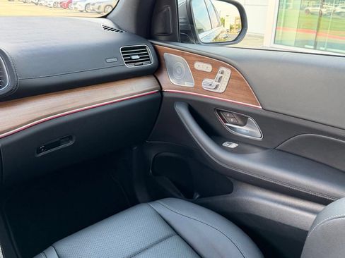 Used 2025 Mercedes-Benz GLS 450 4MATIC image 26