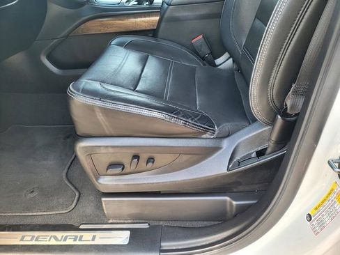 Used 2020 GMC Yukon XL Denali w/ Denali Ultimate Package AWD/4WD image 18