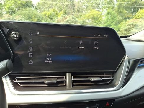 Used 2025 Chevrolet Trax LT w/ Driver Confidence Package FWD image 17