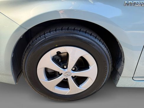 Used 2014 Toyota Prius Four image 9