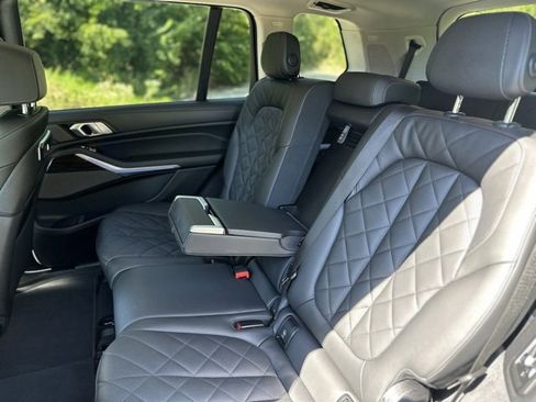 Used 2024 BMW X7 xDrive40i image 17