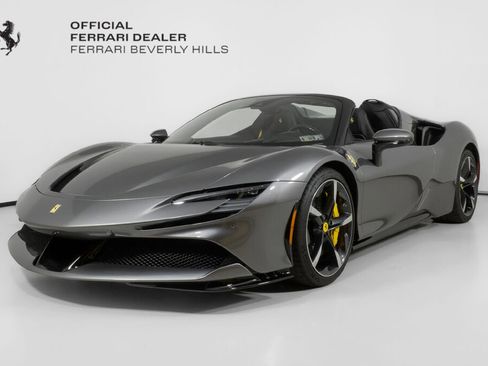 Used 2022 Ferrari SF90 Spider image 1