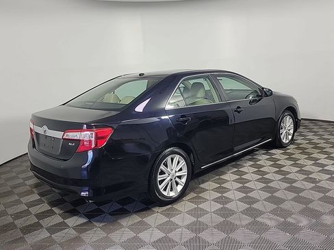 Used 2012 Toyota Camry XLE w/ Leather Pkg image 4