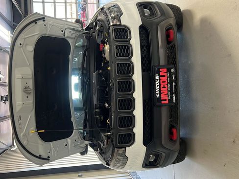 Used 2025 Jeep Compass Trailhawk image 14