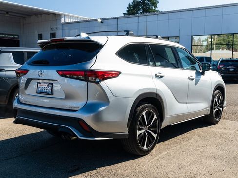 Used 2021 Toyota Highlander XSE image 6
