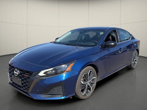 Used 2024 Nissan Altima 2.5 SR FWD image 3