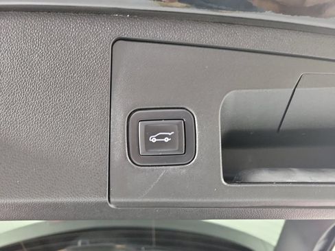 Used 2021 Cadillac XT4 Premium Luxury FWD image 8