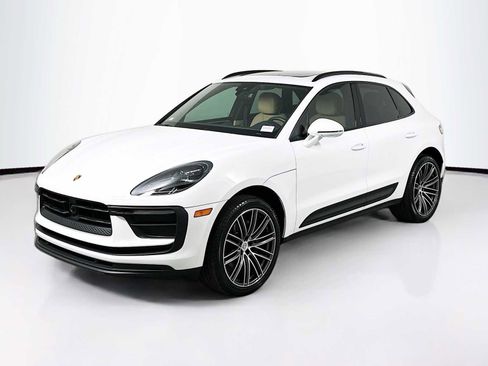 Used 2025 Porsche Macan image 1