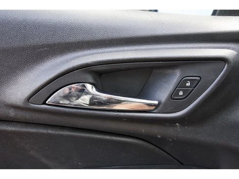 Used 2025 Chevrolet Trax LS w/ LS Convenience Package FWD image 23