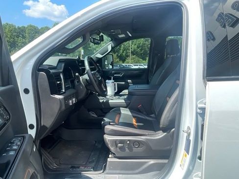 Used 2025 GMC Sierra 2500 AT4 w/ AT4 Premium Plus Package AWD/4WD image 13