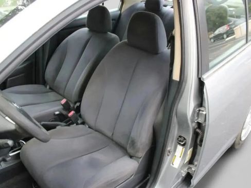 Used 2009 Nissan Versa 1.8 S FWD image 7