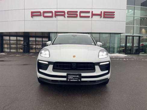 Certified 2025 Porsche Macan image 12