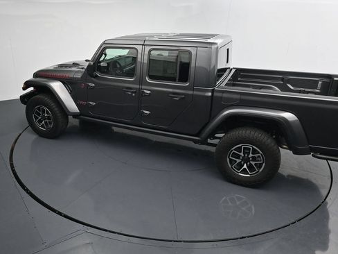 Used 2025 Jeep Gladiator Rubicon AWD/4WD image 27
