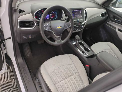 Used 2023 Chevrolet Equinox LT image 2