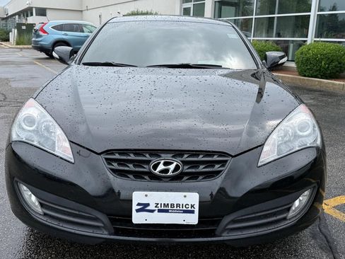 Used 2011 Hyundai Genesis 3.8 RWD image 9