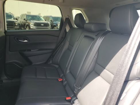 Used 2025 Nissan Rogue SL FWD image 13