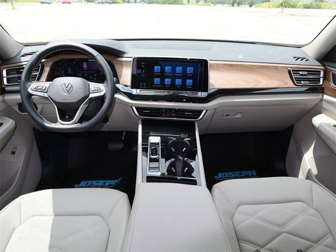 New 2025 Volkswagen Atlas SE image 17